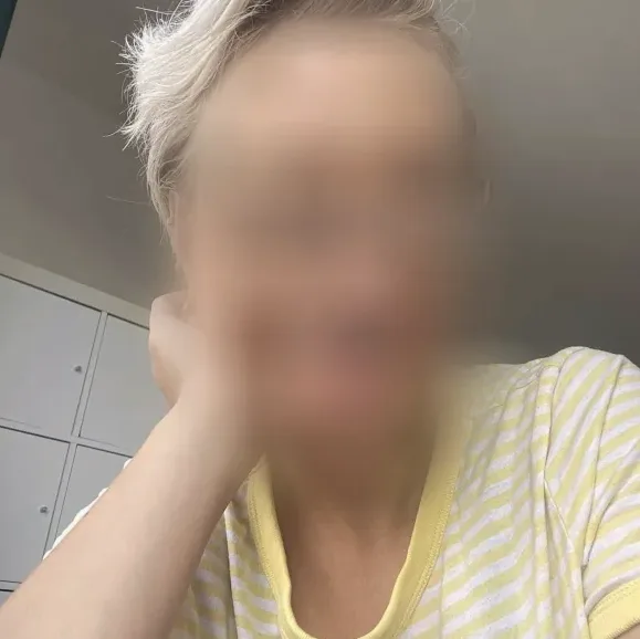 Amber, 29