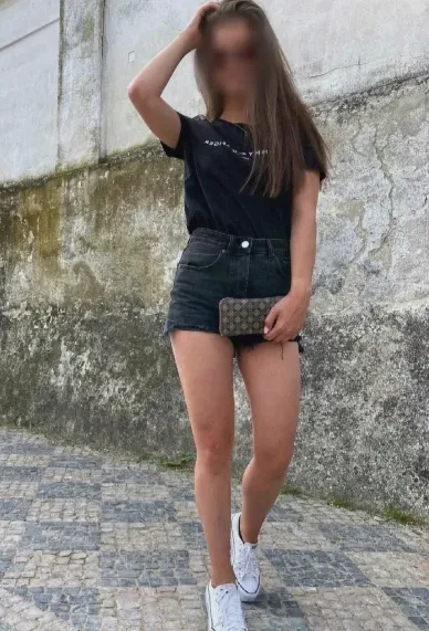 Caitlin, 33