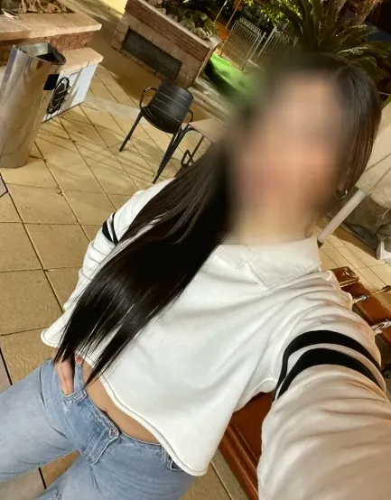 Caitlin, 24