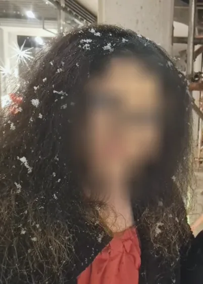 Caitlin, 24