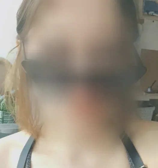 Claire, 19