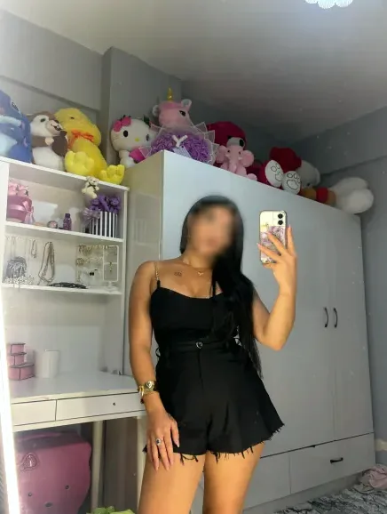 Emily, 27