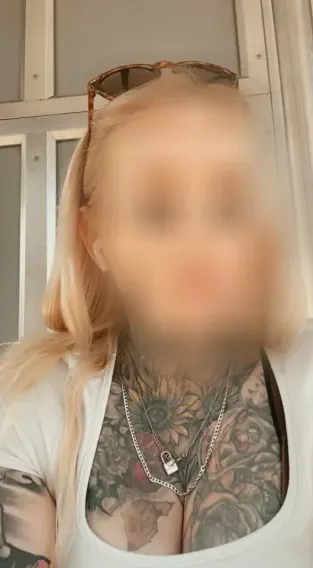 Evie, 37