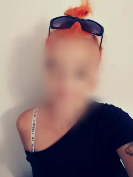 Mia, 35