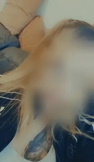Niamh, 28