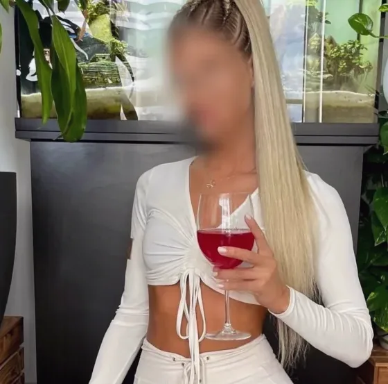 Olivia, 26